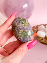 Load image into Gallery viewer, Bolivianite Palmstone 002
