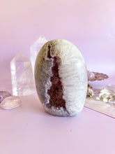 Load image into Gallery viewer, Periwinkle Amethyst with Quartz
