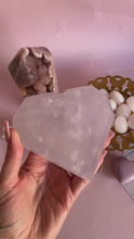 Load and play video in Gallery viewer, Periwinkle Rose Quartz Heart on Golden Stand 002
